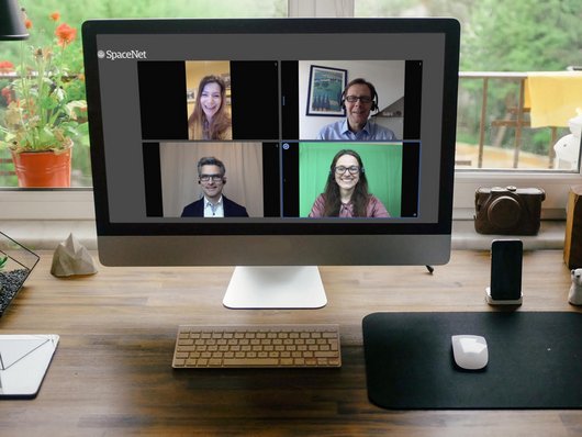 Darstellung des VCT VideoconferencingTool von SpaceNet auf einem Monitor mit Teilnehmern einer Videokonferenz